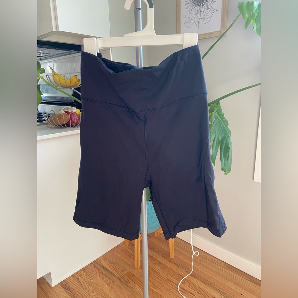 Athleta Black Ultimate Stash Pocket 7" Short - M